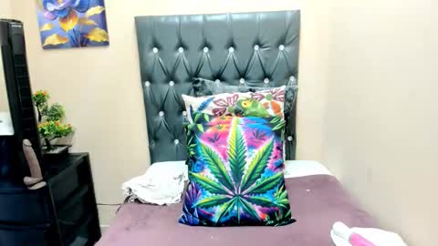 Snapshot of temptressqeen chatting on 01-06-26, 05:22 temptressqeen online show from 01-06-26, 05:22