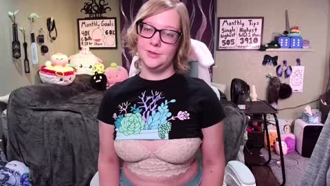 Snapshot of ten_tickle_pixie chatting on 12-04-24, 07:12 Pixie and Tentacle Overlord online show from 12-04-24, 07:12