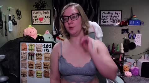 Snapshot of ten_tickle_pixie chatting on 01-22-25, 10:15 Pixie and Tentacle Overlord online show from 01-22-25, 10:15