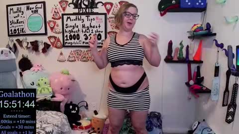 Snapshot of ten_tickle_pixie chatting on 11-21-25, 11:14 Pixie and Tentacle Overlord online show from 11-21-25, 11:14