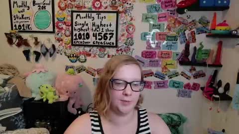 Snapshot of ten_tickle_pixie chatting on 04-27-26, 10:19 Pixie and Tentacle Overlord online show from 04-27-26, 10:19