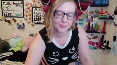 Snapshot of ten_tickle_pixie chatting on 05-18-26, 10:15 Pixie and Tentacle Overlord online show from 05-18-26, 10:15