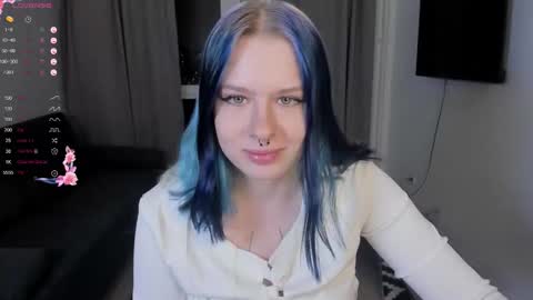 Snapshot of tender__kitty chatting on 02-06-26, 05:27 Sue online show from 02-06-26, 05:27