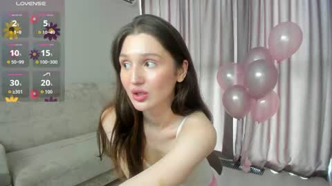 Snapshot of tender_babyyy chatting on 06-09-26, 01:34 Amina online show from 06-09-26, 01:34
