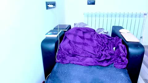 Snapshot of tenebrise chatting on 11-10-25, 10:42 Kira online show from 11-10-25, 10:42