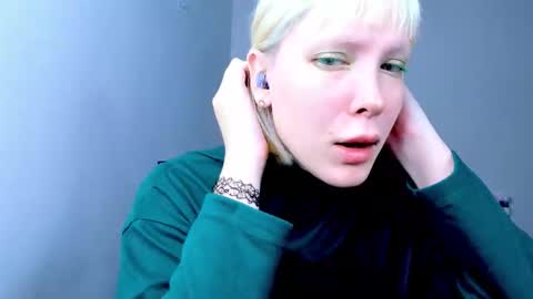 Snapshot of tenebrise chatting on 11-14-25, 10:18 Kira online show from 11-14-25, 10:18