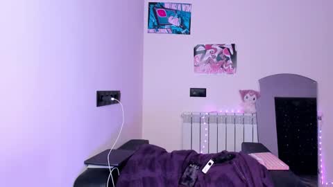 Snapshot of tenebrise chatting on 02-15-26, 07:54 Kira online show from 02-15-26, 07:54