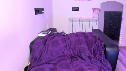 Snapshot of tenebrise chatting on 02-20-26, 09:04 Kira online show from 02-20-26, 09:04