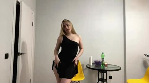 Snapshot of teodorasmallwood chatting on 05-21-26, 09:27 Mia or just MI online show from 05-21-26, 09:27