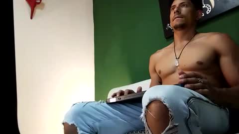 Snapshot of teoyes_ chatting on 09-12-25, 11:04 teoyes_ online show from 09-12-25, 11:04