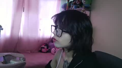 Snapshot of terraelowen chatting on 06-17-26, 02:40 Terra Elowen online show from 06-17-26, 02:40