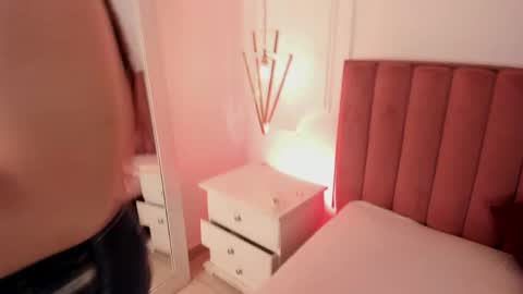 Snapshot of tessa_sinclaire chatting on 06-05-26, 06:57 TERESA online show from 06-05-26, 06:57