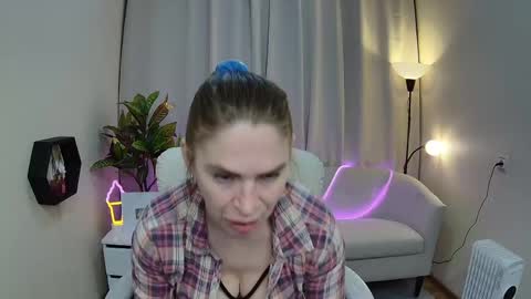 Snapshot of tessadaybreak chatting on 05-03-26, 06:52 tessadaybreak online show from 05-03-26, 06:52