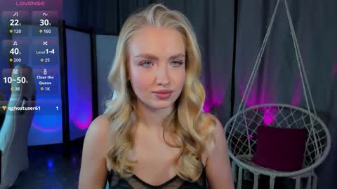 Snapshot of tessahamilton chatting on 12-14-25, 09:47 TessaHamilton online show from 12-14-25, 09:47