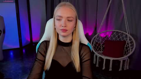 Snapshot of tessahamilton chatting on 12-21-25, 08:10 TessaHamilton online show from 12-21-25, 08:10