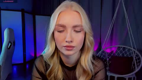 Snapshot of tessahamilton chatting on 12-22-25, 07:49 TessaHamilton online show from 12-22-25, 07:49