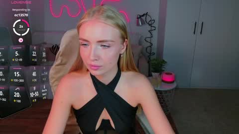 TessaHamilton online show from 05-27-26, 08:55