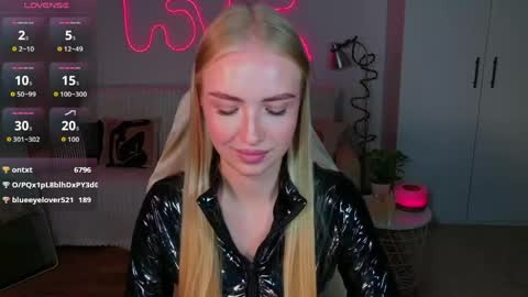 TessaHamilton online show from 05-31-26, 06:09