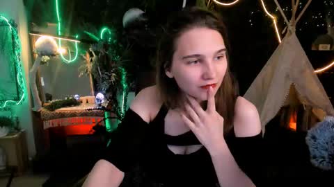 Tessa online show from 09-18-25, 05:42