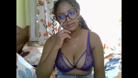 Snapshot of tessmia chatting on 04-20-26, 07:33 tessmia online show from 04-20-26, 07:33