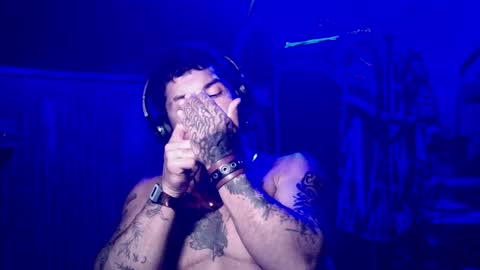 Milo online show from 01-09-25, 02:01