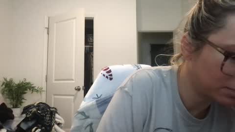 Snapshot of texas_blonde chatting on 10-06-25, 03:09 Daphne Summers online show from 10-06-25, 03:09