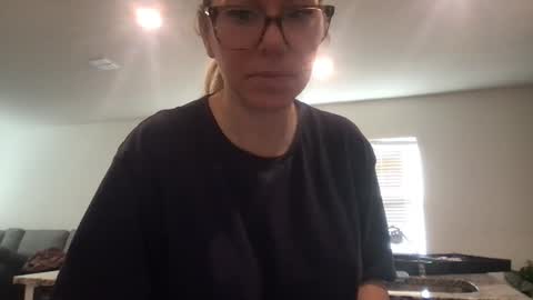 Snapshot of texas_blonde chatting on 11-25-25, 07:36 Daphne Summers online show from 11-25-25, 07:36