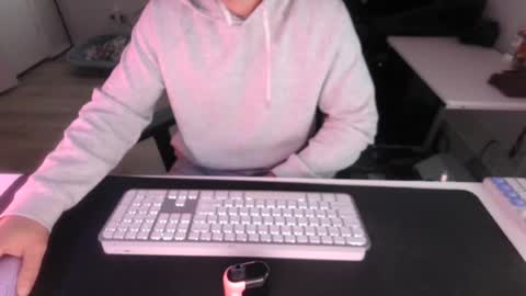 Snapshot of texasstrill chatting on 06-16-26, 12:24 texasstrill online show from 06-16-26, 12:24