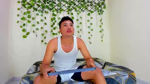 teylor_hot_21cm online show from 04-12-26, 05:23