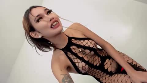 Snapshot of tgirl_luna69 chatting on 12-21-25, 04:14 Luna online show from 12-21-25, 04:14