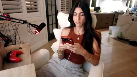 Snapshot of tgirltoesx chatting on 06-28-26, 04:40 babygirlmami online show from 06-28-26, 04:40
