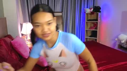 Snapshot of thailand4you chatting on 11-14-25, 01:43 AbbieThai online show from 11-14-25, 01:43