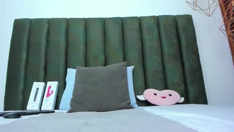 Snapshot of thailycherry chatting on 09-20-25, 08:32 Thaily online show from 09-20-25, 08:32