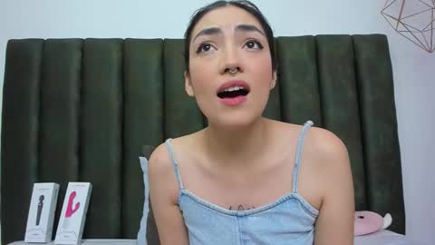 Snapshot of thailycherry chatting on 11-03-25, 07:26 Thaily online show from 11-03-25, 07:26