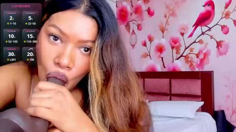 Snapshot of thais_waldrof chatting on 07-10-26, 05:12 Andreina online show from 07-10-26, 05:12