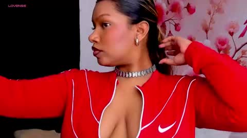 Snapshot of thais_waldrof chatting on 07-18-26, 05:33 Andreina online show from 07-18-26, 05:33