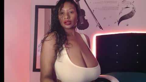 Snapshot of thalia_joness chatting on 05-28-26, 02:14 Thalia online show from 05-28-26, 02:14