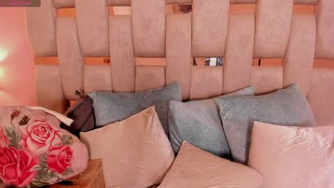 Snapshot of thalia_nichols chatting on 06-01-26, 11:06 Thalia Nichols online show from 06-01-26, 11:06