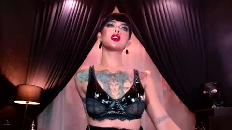 Snapshot of thalia_saint chatting on 06-19-26, 09:51 Thalia Saint online show from 06-19-26, 09:51