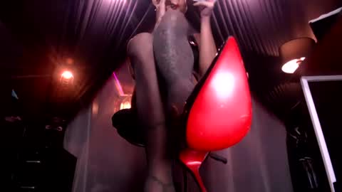 Snapshot of thalia_saint chatting on 06-25-26, 12:32 Thalia Saint online show from 06-25-26, 12:32