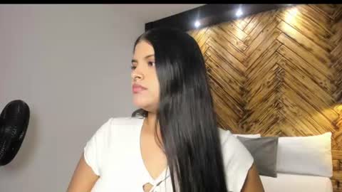 Snapshot of thalia_smellie chatting on 07-28-26, 07:04 T H A L I A online show from 07-28-26, 07:04
