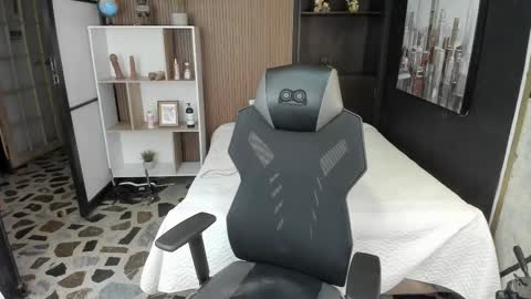 Thalia online show from 03-25-26, 02:39