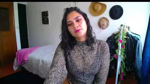 Snapshot of thaliacooper chatting on 01-12-25, 07:42 online show from 01-12-25, 07:42