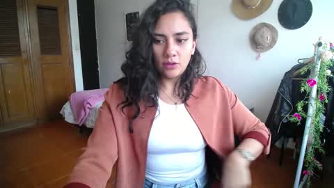 Snapshot of thaliacooper chatting on 02-10-25, 09:04 online show from 02-10-25, 09:04