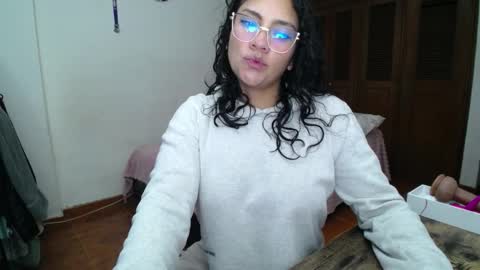 Snapshot of thaliacooper chatting on 09-14-25, 11:59 online show from 09-14-25, 11:59