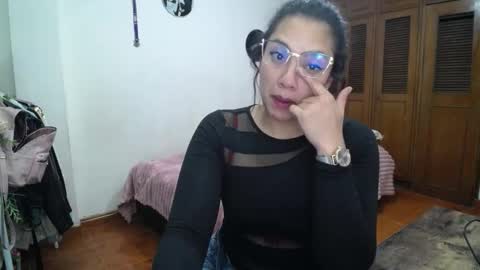 Snapshot of thaliacooper chatting on 09-27-25, 06:18 online show from 09-27-25, 06:18