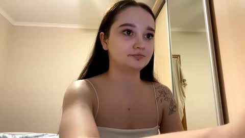 Snapshot of thaliakuchem chatting on 02-10-26, 02:21 Yumi online show from 02-10-26, 02:21