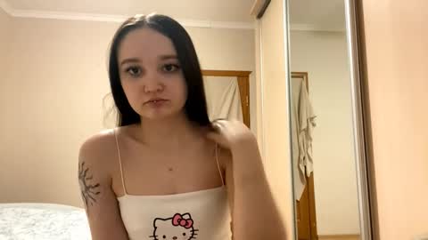 Snapshot of thaliakuchem chatting on 02-12-26, 03:07 Yumi online show from 02-12-26, 03:07