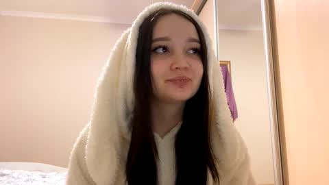 Snapshot of thaliakuchem chatting on 02-15-26, 04:14 Yumi online show from 02-15-26, 04:14