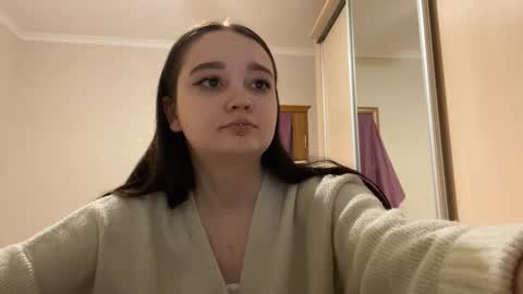 Snapshot of thaliakuchem chatting on 02-16-26, 03:30 Yumi online show from 02-16-26, 03:30